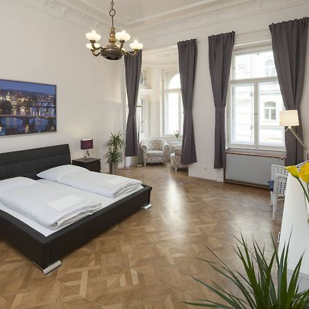 Capital Apartments Praha Bagian luar foto