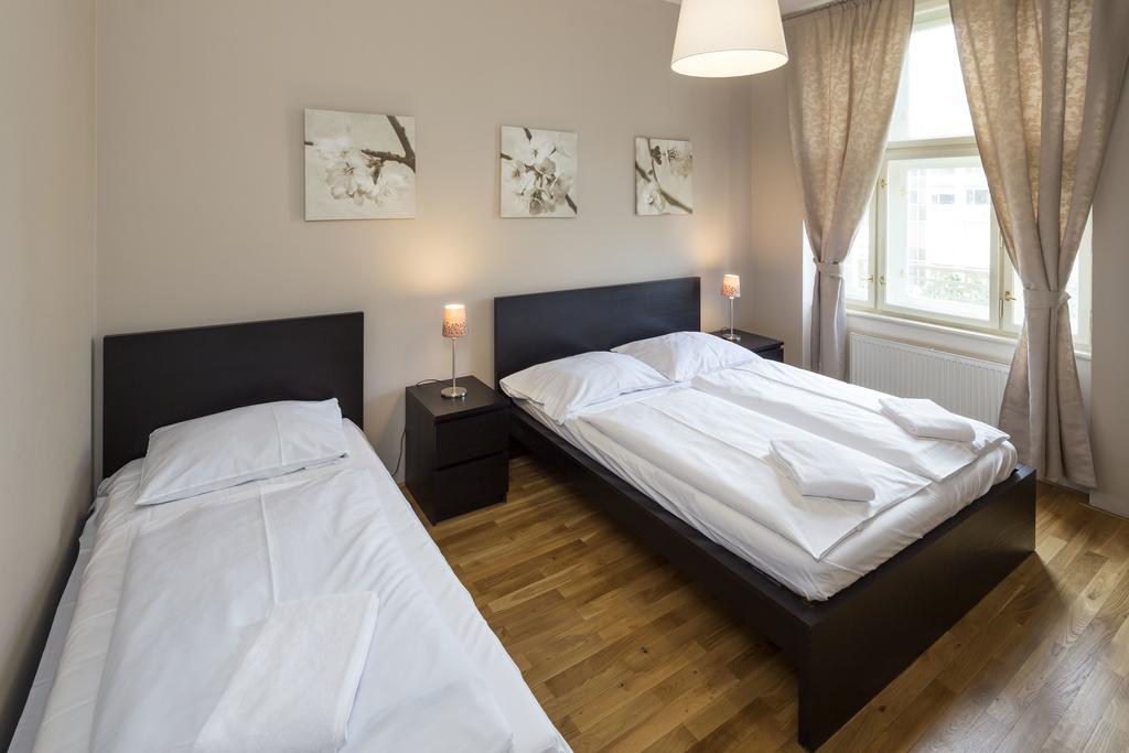 Capital Apartments Praha Bagian luar foto