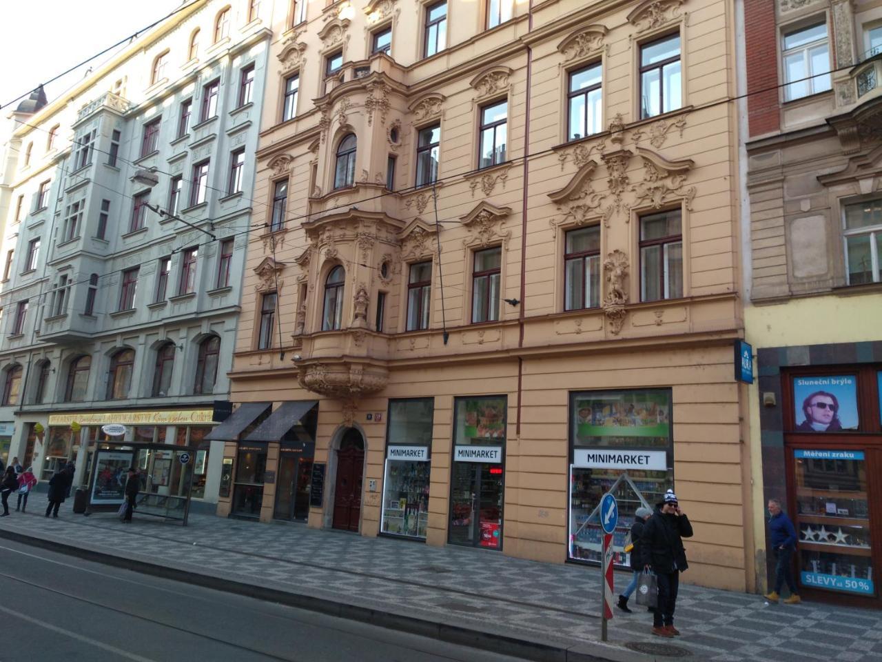 Capital Apartments Praha Bagian luar foto