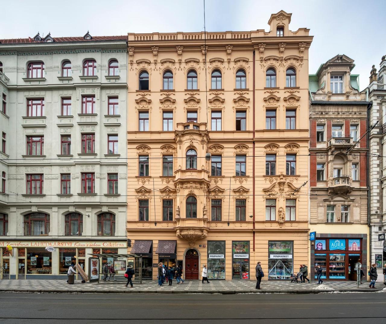 Capital Apartments Praha Bagian luar foto