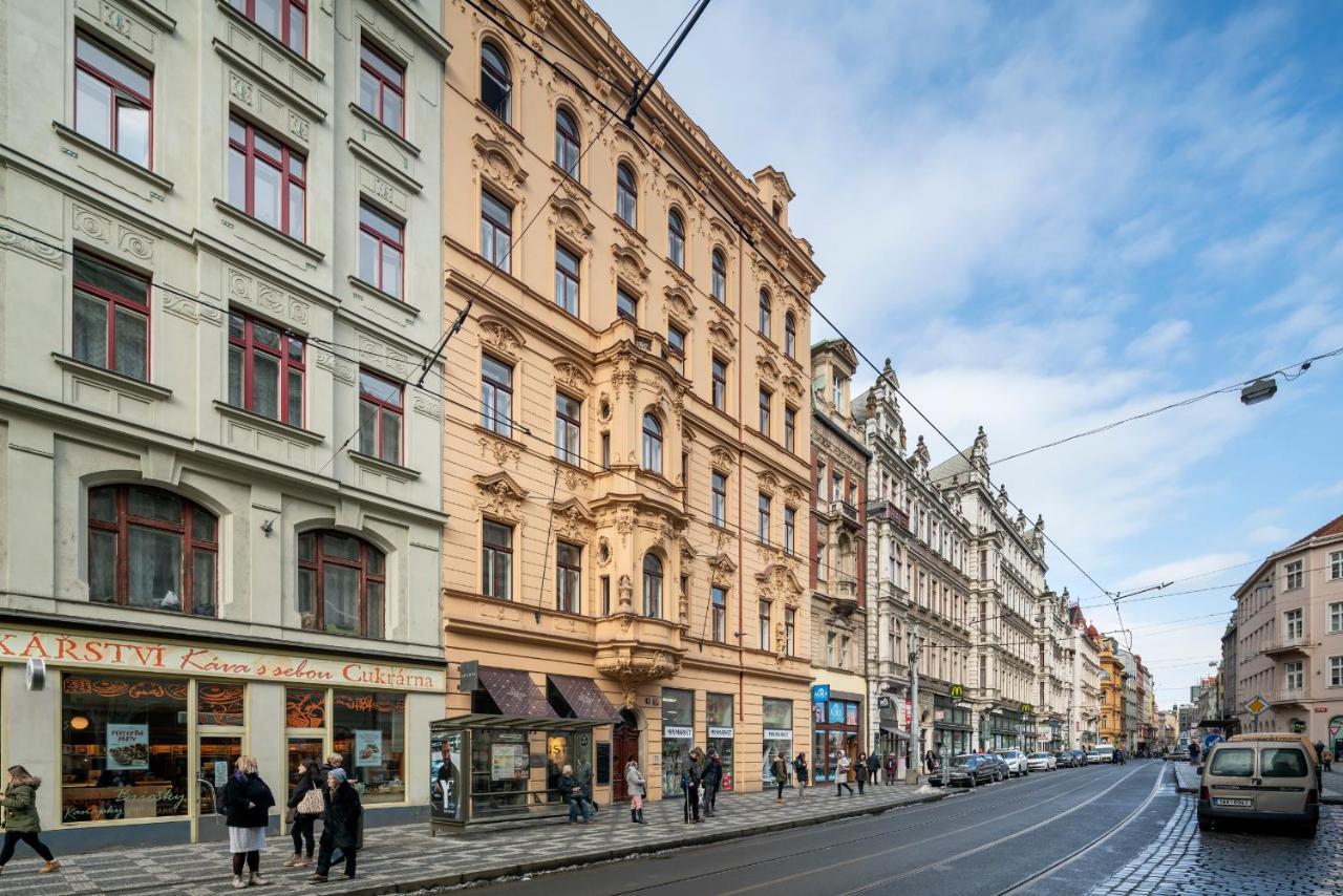 Capital Apartments Praha Bagian luar foto