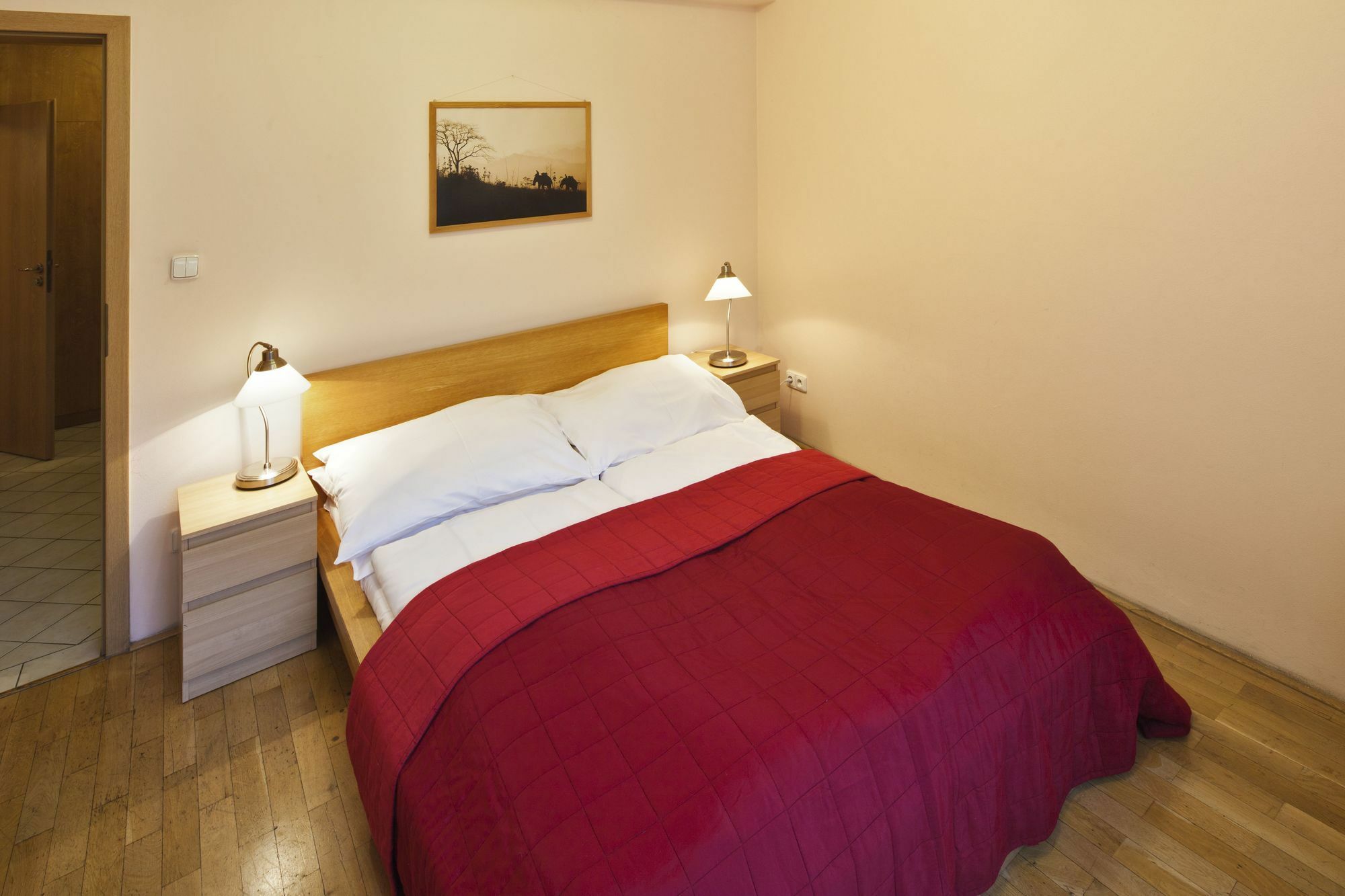 Capital Apartments Praha Bagian luar foto