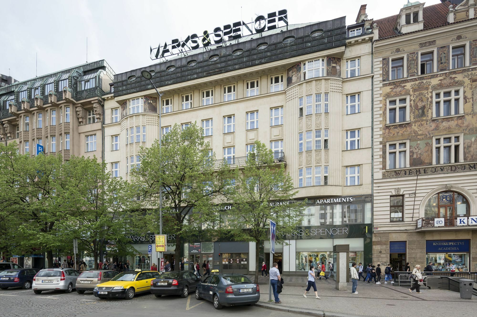 Capital Apartments Praha Bagian luar foto