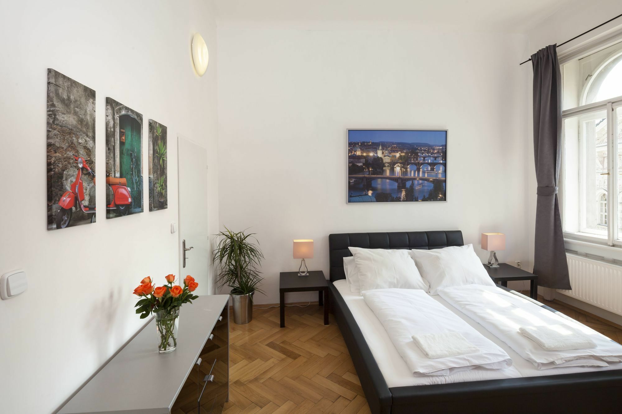 Capital Apartments Praha Bagian luar foto