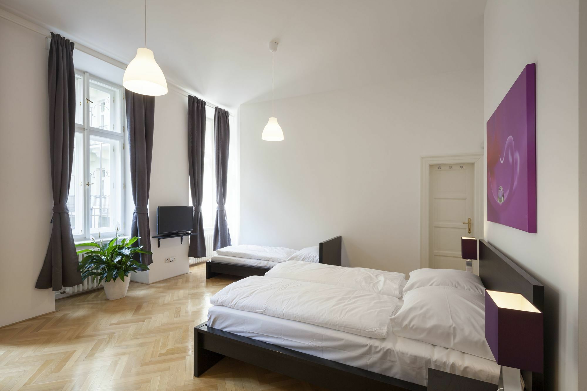 Capital Apartments Praha Bagian luar foto