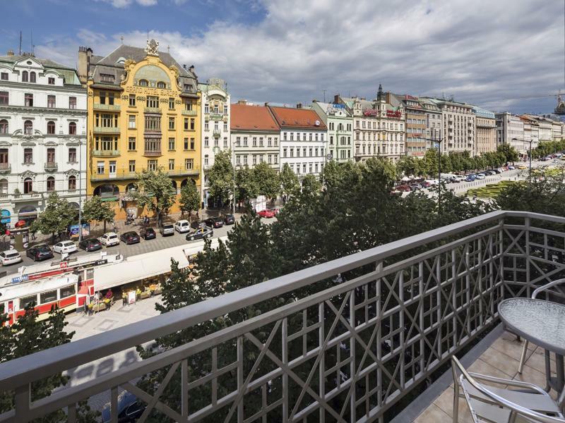 Capital Apartments Praha Bagian luar foto
