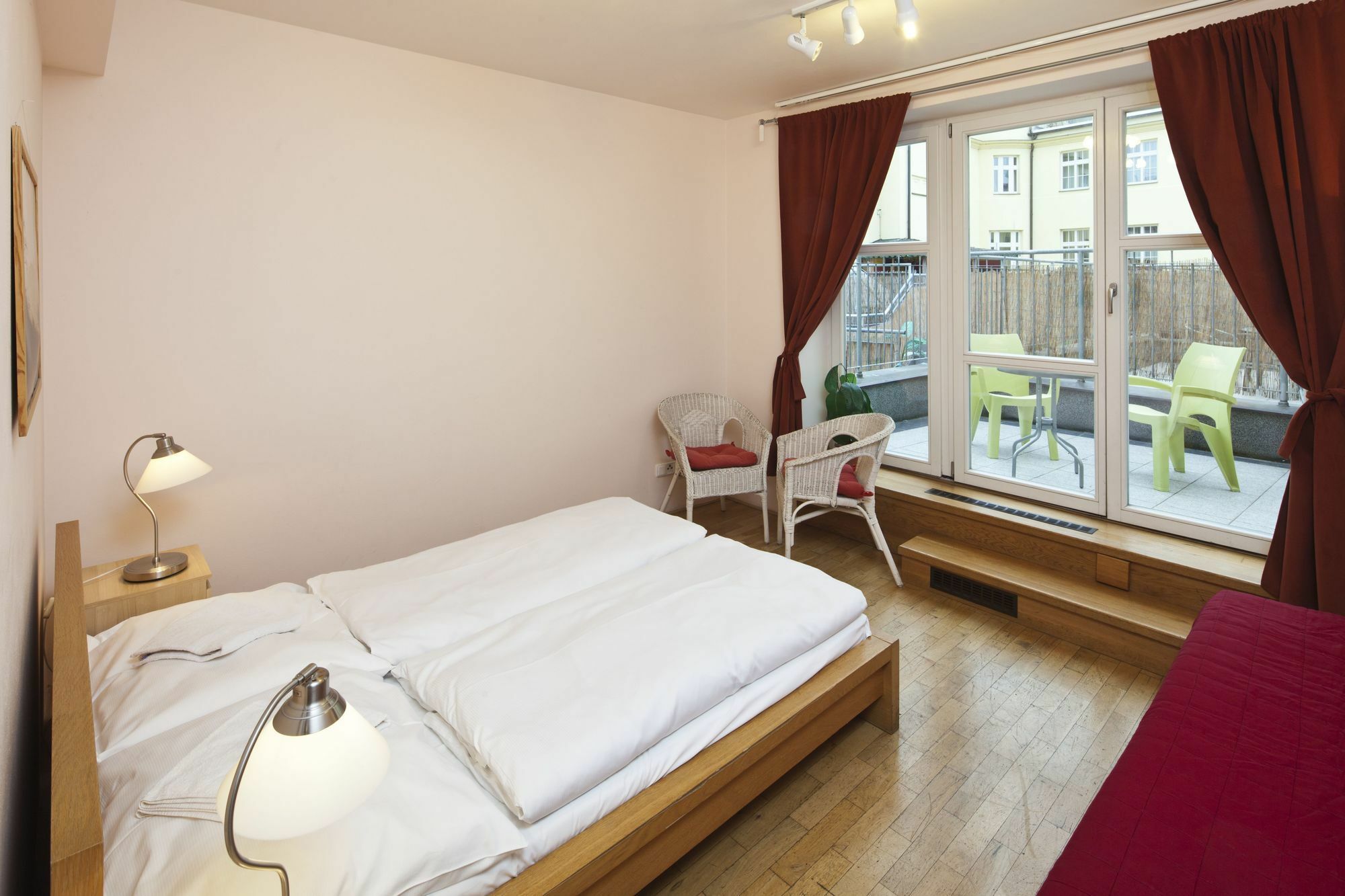 Capital Apartments Praha Bagian luar foto