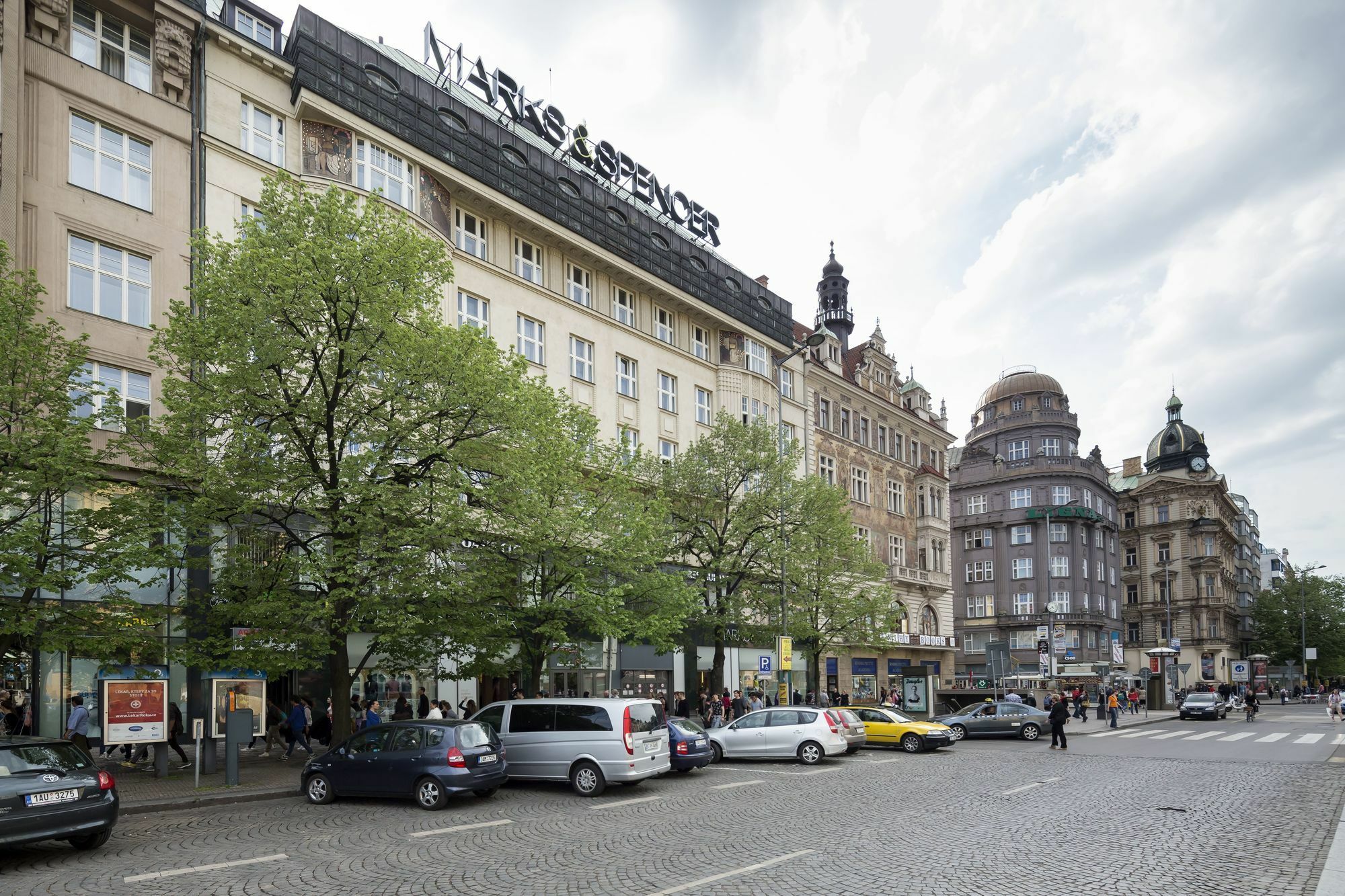 Capital Apartments Praha Bagian luar foto