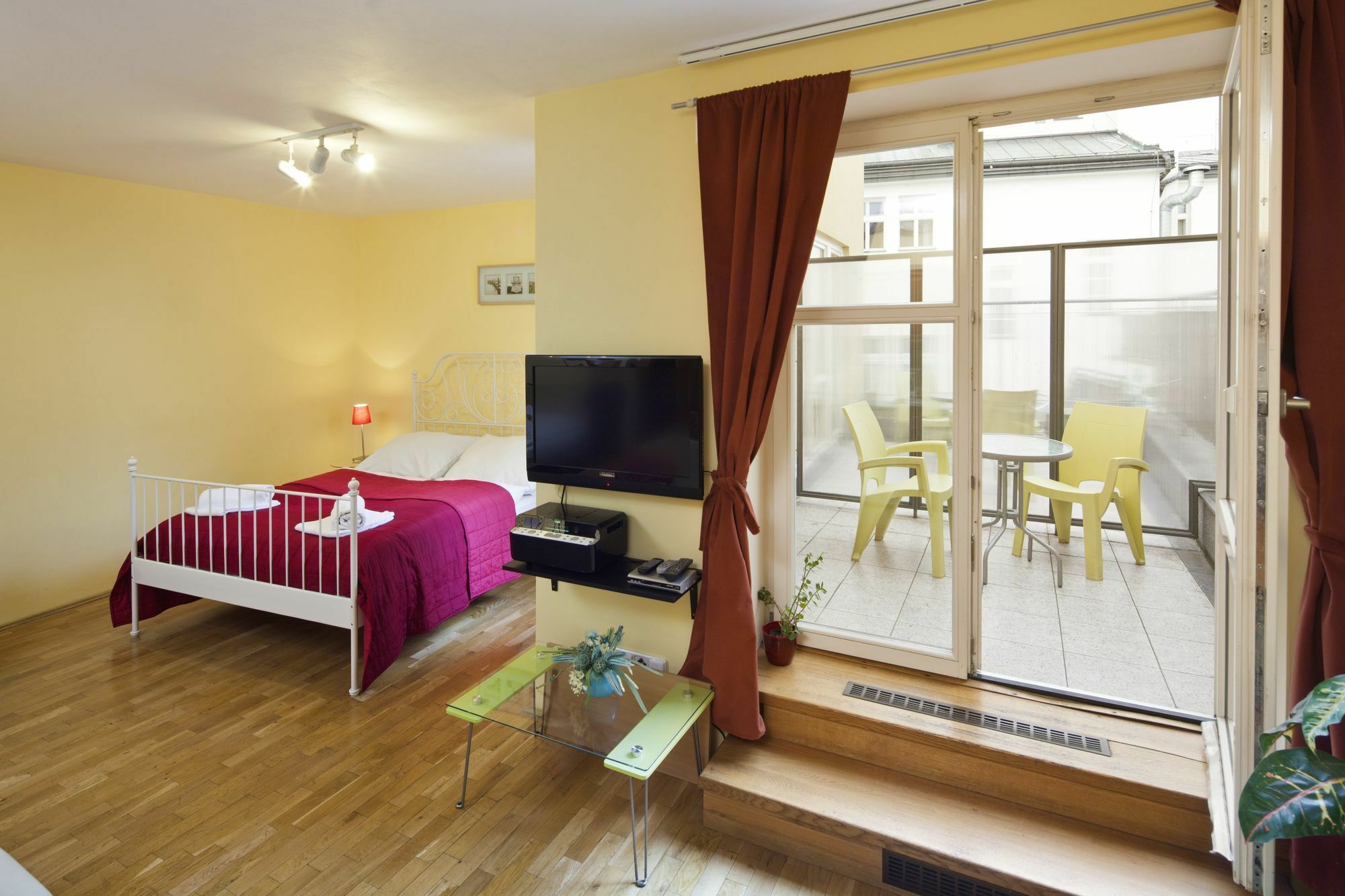 Capital Apartments Praha Bagian luar foto
