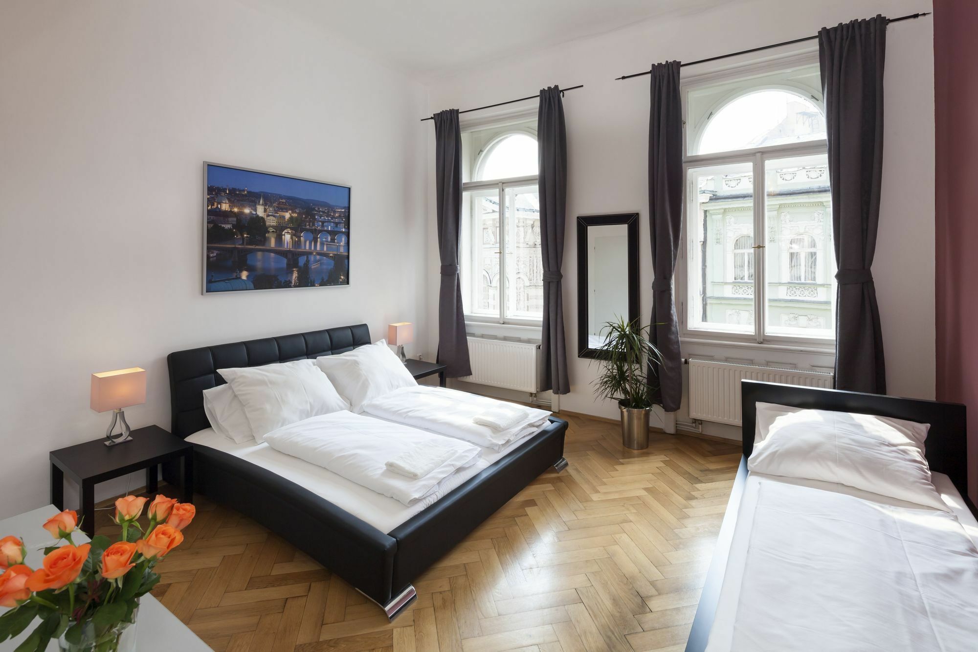 Capital Apartments Praha Bagian luar foto