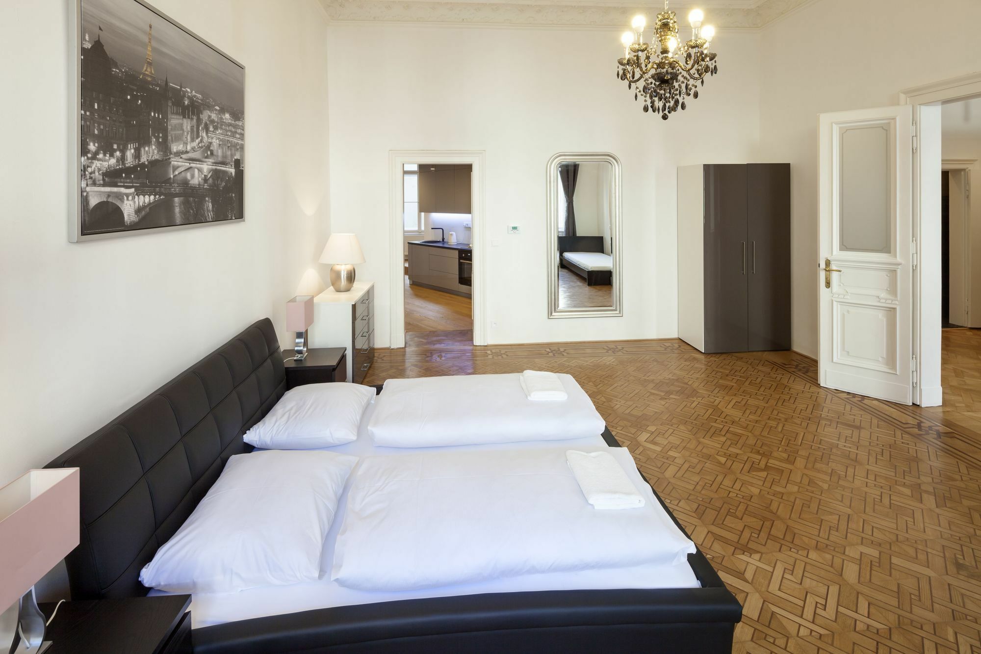 Capital Apartments Praha Bagian luar foto